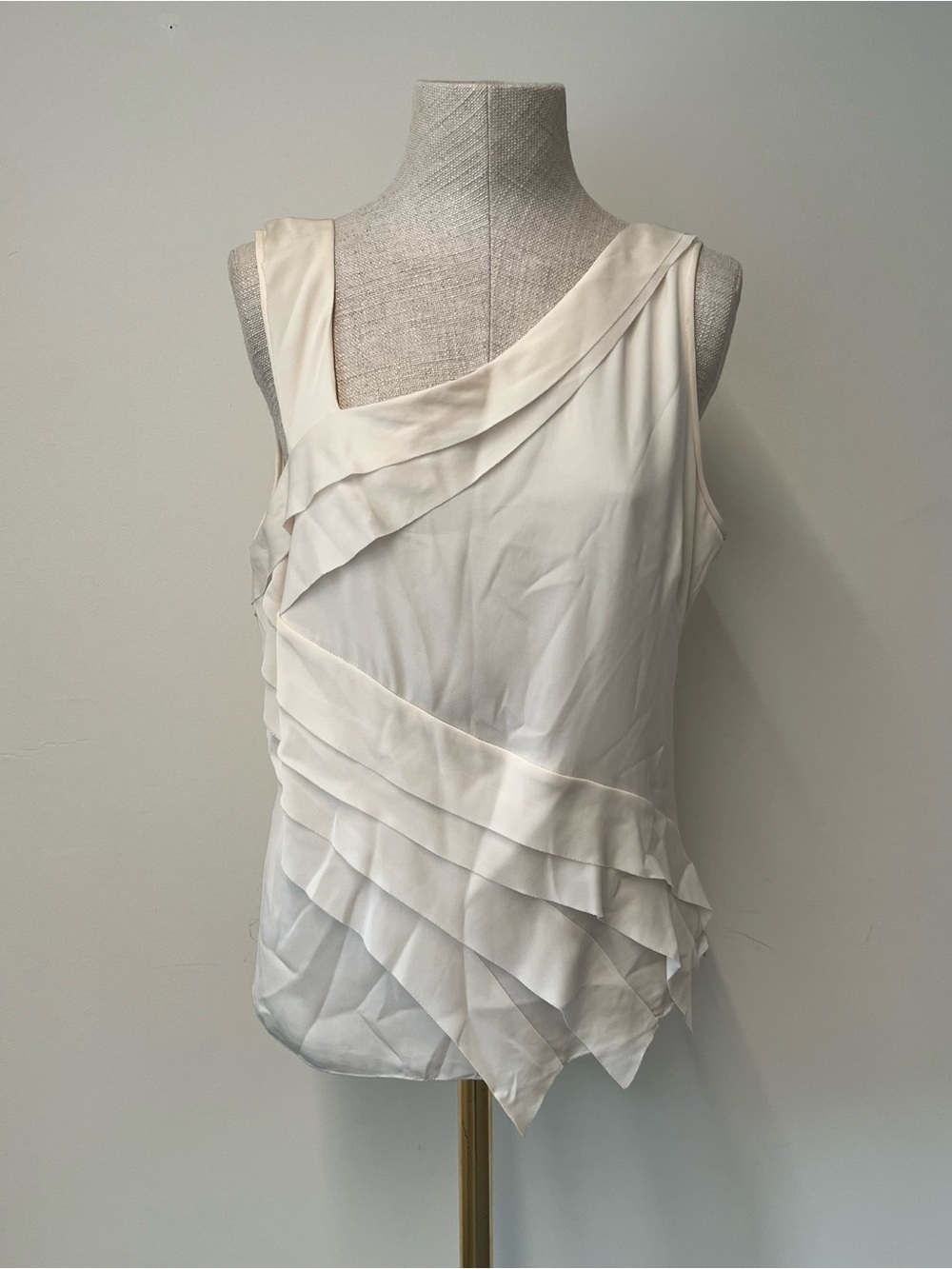 NWT -Leon Max Sleeveless Cream Ruffle Detail Shell Top - Size 12